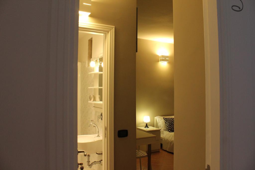 Bed And Breakfast Charming House Barletta Oda fotoğraf