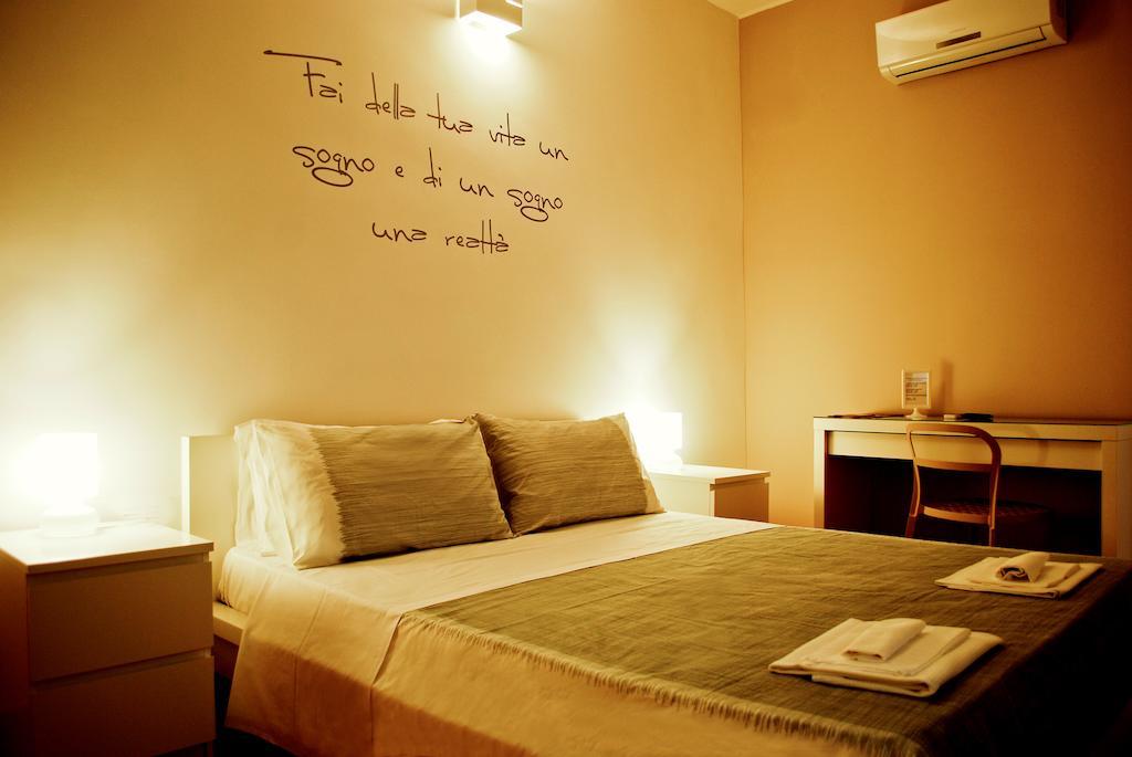 Bed And Breakfast Charming House Barletta Oda fotoğraf